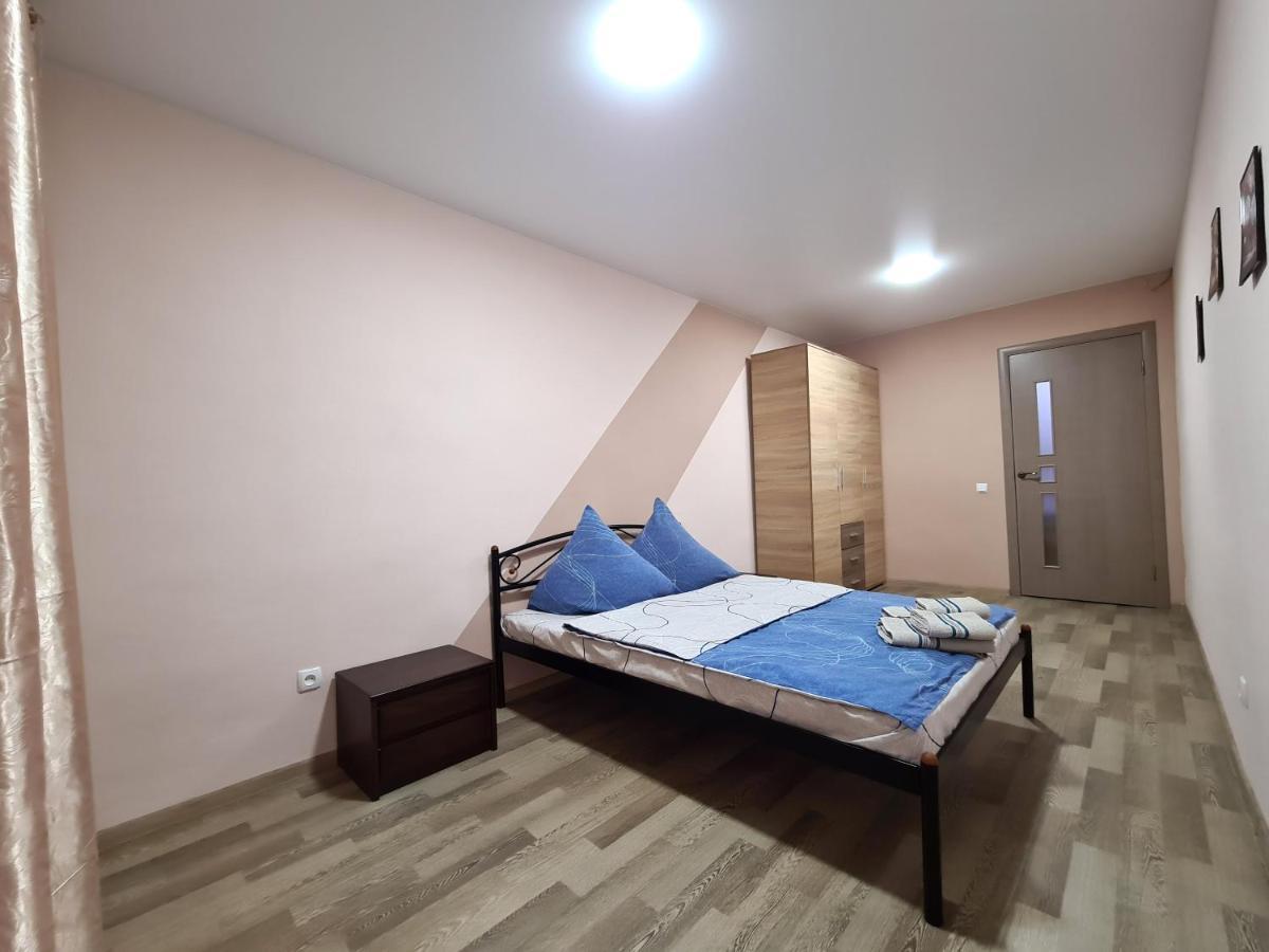 3-Room Apartment Near Inturist On Sobornyi Avenue 156, By Grandhome Zaporizhia Exterior photo