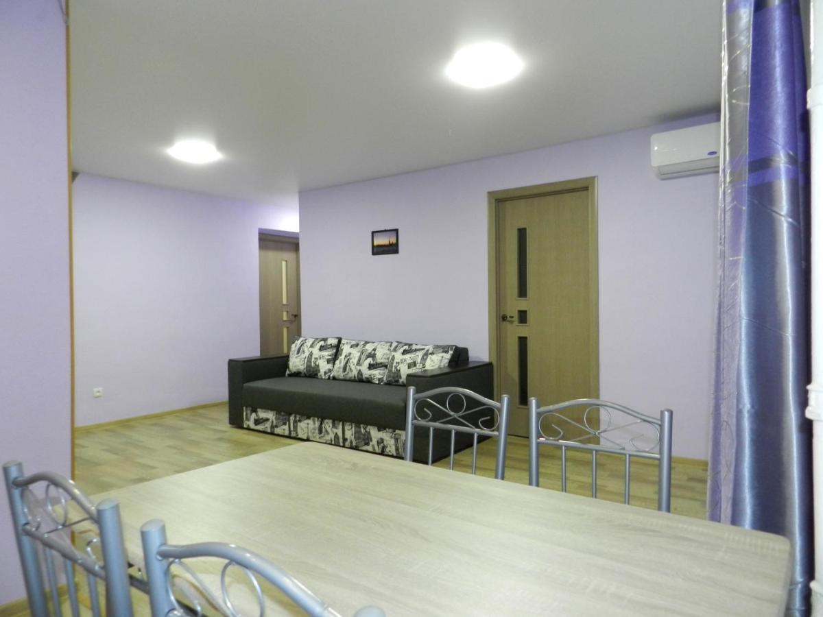 3-Room Apartment Near Inturist On Sobornyi Avenue 156, By Grandhome Zaporizhia Exterior photo